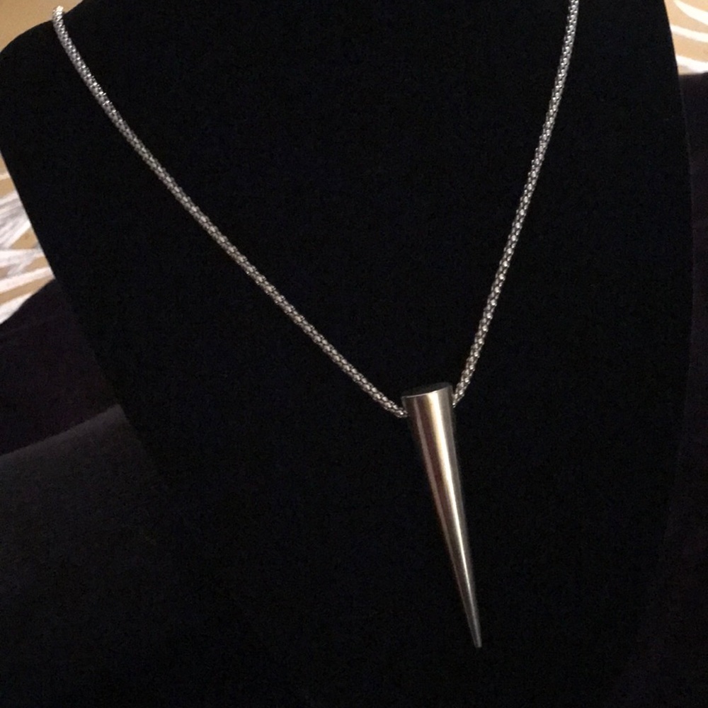 Silver necklace with pendant